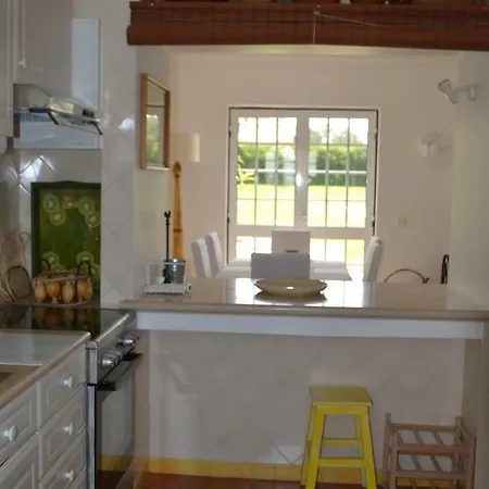 Apartment Yellow & White House Amoreira (Leiria)