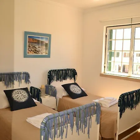 Yellow & White House Apartment Amoreira (Leiria)